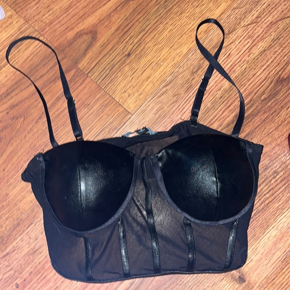 Black crop top - Picture 1 of 2